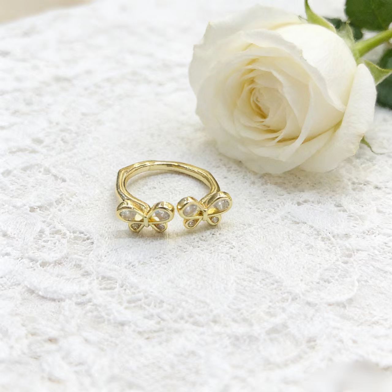 Bow-Knot Womens Micro-Pave Diamond Commuter Ring - Image 3